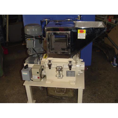 慢速机边粉碎机